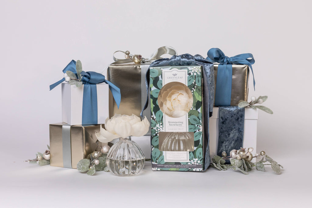 Shimmering Snowberry Flower Diffuser Holiday Gift