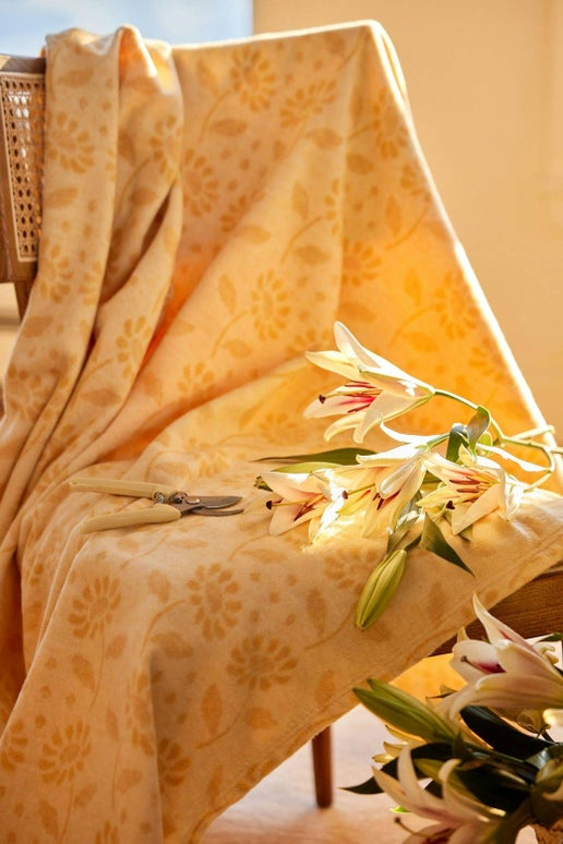 The Lightweight Blanket - Daisy Chain: Lightweight